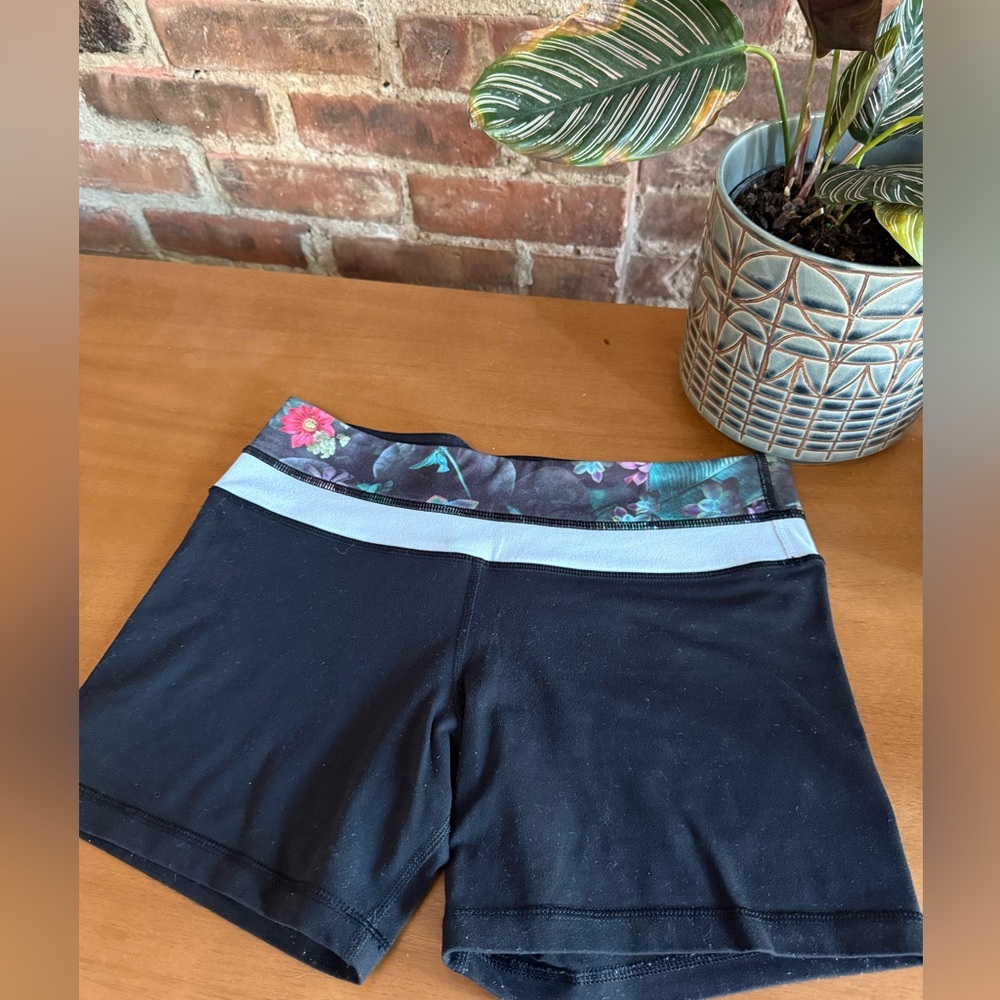 Lululemon Tropical Print Reversible boogie shorts